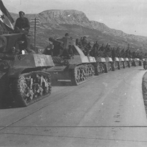 19-002 carri jugoslavi sulla via di Trieste