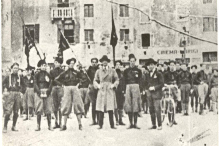 12-009 Fascisti triestini a Rovigno